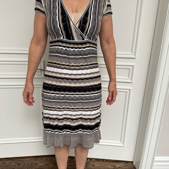 Light weight Italian knit dress. Black, brown, tan and white. Model size 6-8 - Picture 2 of 8